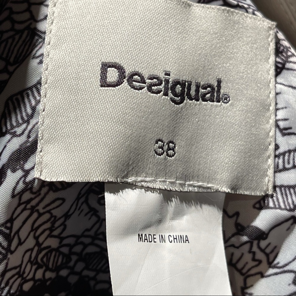 Desigual Cream Color Women’s Biker Jacket size 38 With Design in Back - Picture 4 of 16